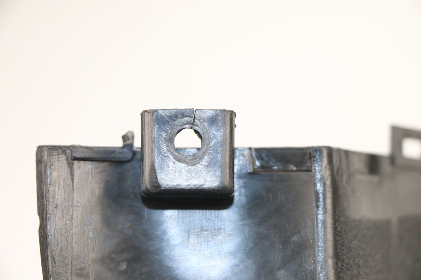 photo de CACHE SOUS SELLE GAUCHE KEEWAY OUTLOOK 125 (2007 - 2013)