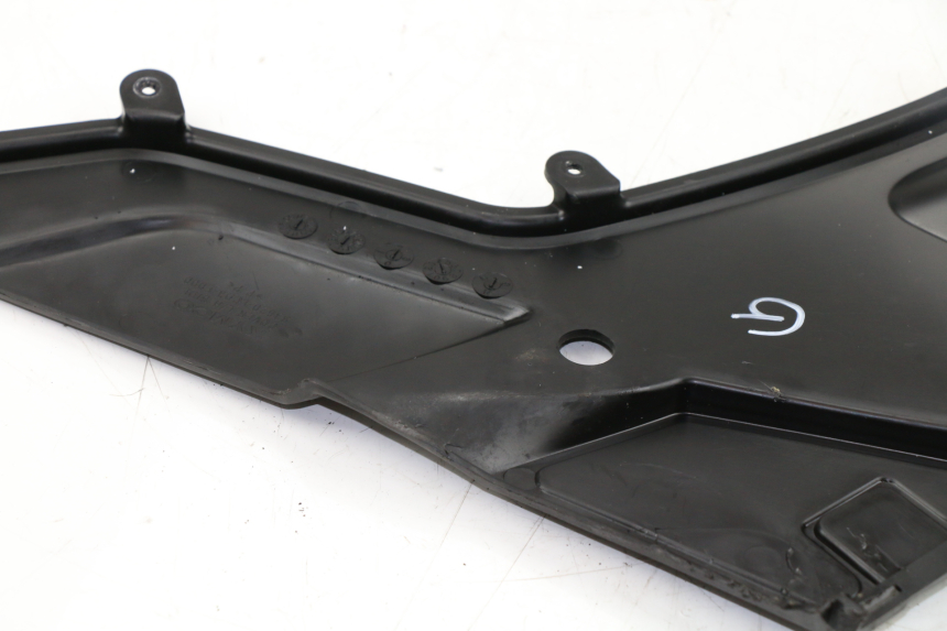 photo de CACHE SOUS SELLE GAUCHE KYMCO PEOPLE S 125 (2000 - 2008)