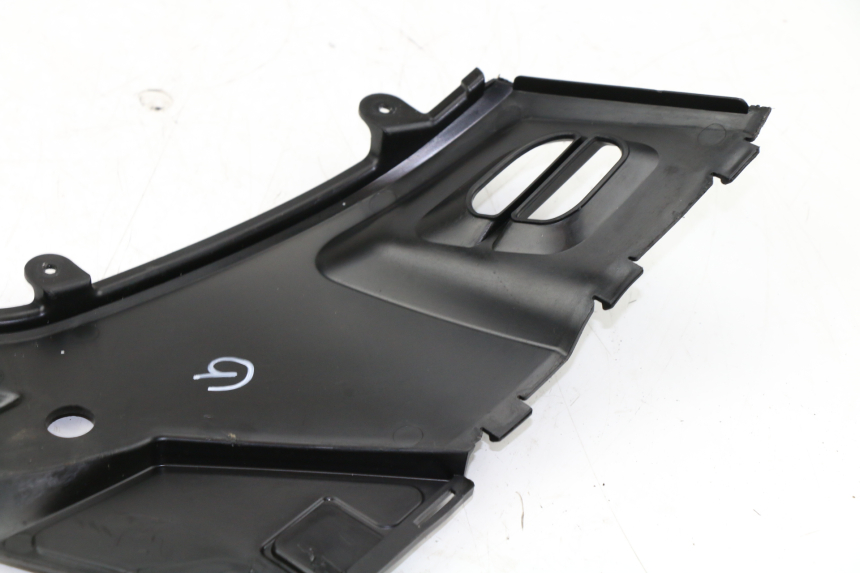 photo de CACHE SOUS SELLE GAUCHE KYMCO PEOPLE S 125 (2000 - 2008)