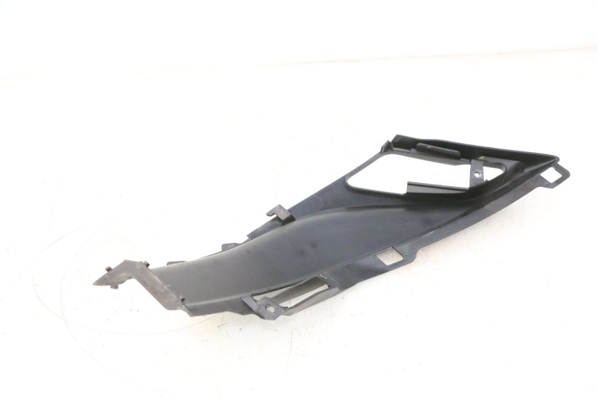 photo de CACHE SOUS SELLE GAUCHE PIAGGIO LIBERTY IGET 4T 50 (2015 - 2020) - Autre angle de vue