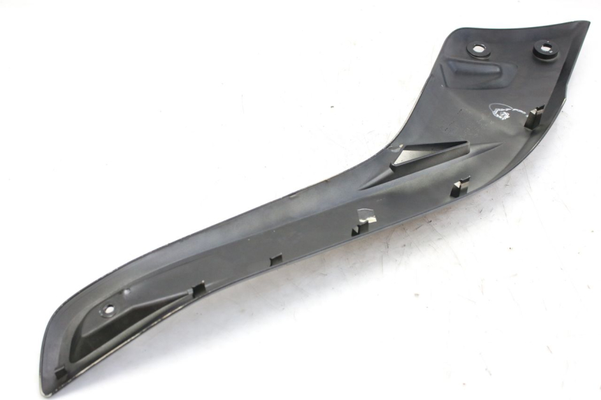 photo de CACHE SOUS SELLE GAUCHE MBK SKYCRUISER 125 (2010 - 2013)