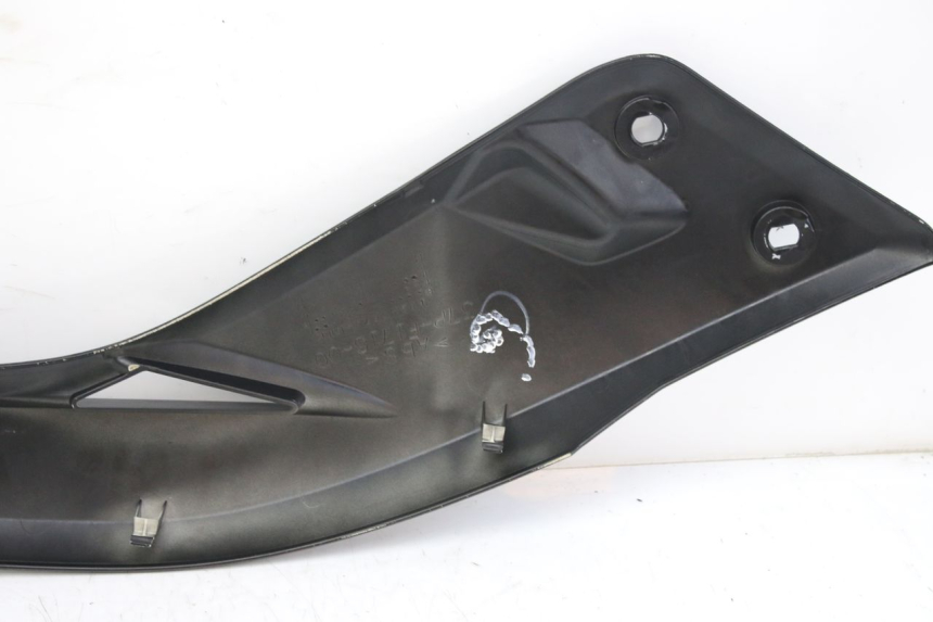 photo de CACHE SOUS SELLE GAUCHE MBK SKYCRUISER 125 (2010 - 2013)