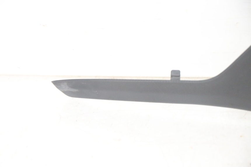 photo de CACHE SOUS SELLE GAUCHE PIAGGIO MP3 HPE 300 (2019 - 2026) - Vue d’ensemble