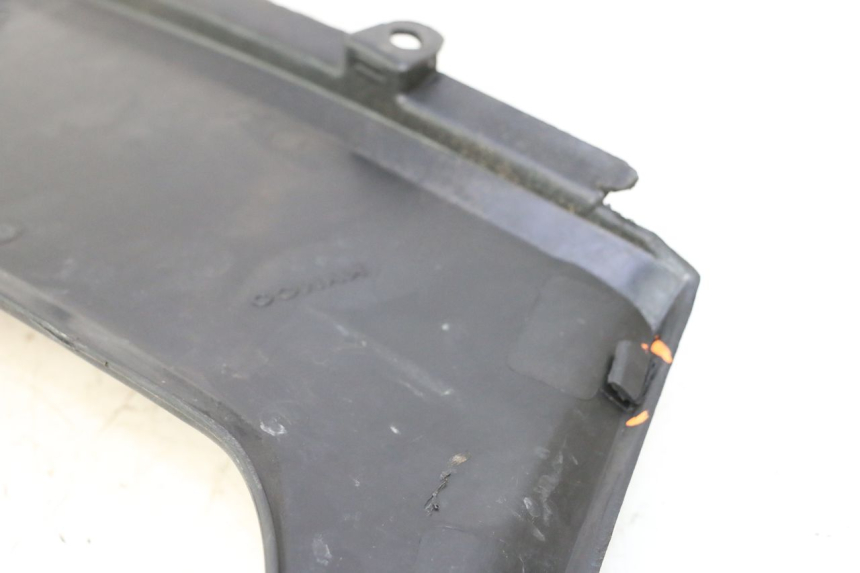 photo de CACHE SOUS SELLE GAUCHE KYMCO MXU R 250 (2004 - 2010) - Zoom état d’usage