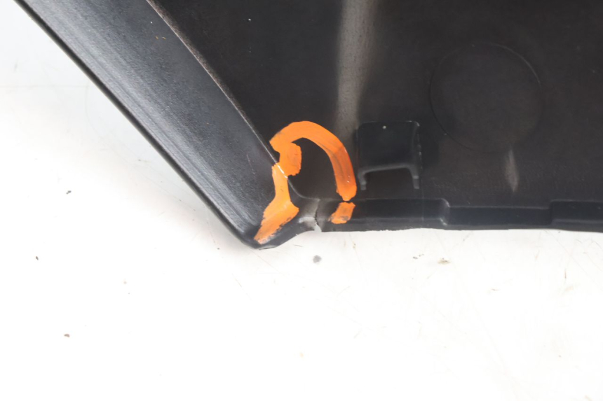 photo de CACHE SOUS SELLE GAUCHE YAMAHA N-MAX NMAX 125 (2021 - 2024) - Détails caractéristiques