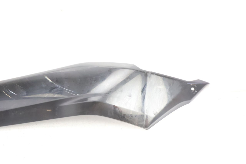 photo de CACHE SOUS SELLE GAUCHE YAMAHA N-MAX NMAX 125 (2021 - 2024) - Autre angle de vue