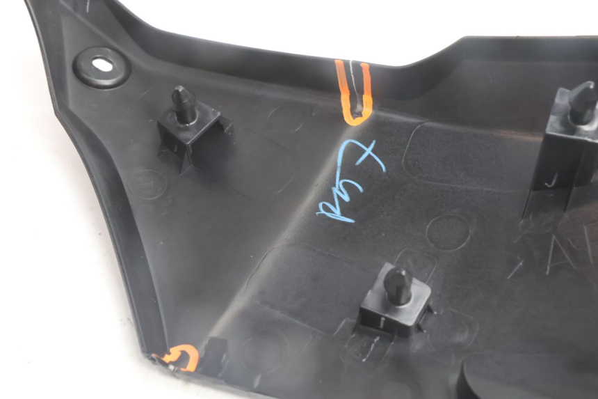 photo de CACHE SOUS SELLE GAUCHE YAMAHA N-MAX NMAX 125 (2021 - 2024) - Pièce contrôlée