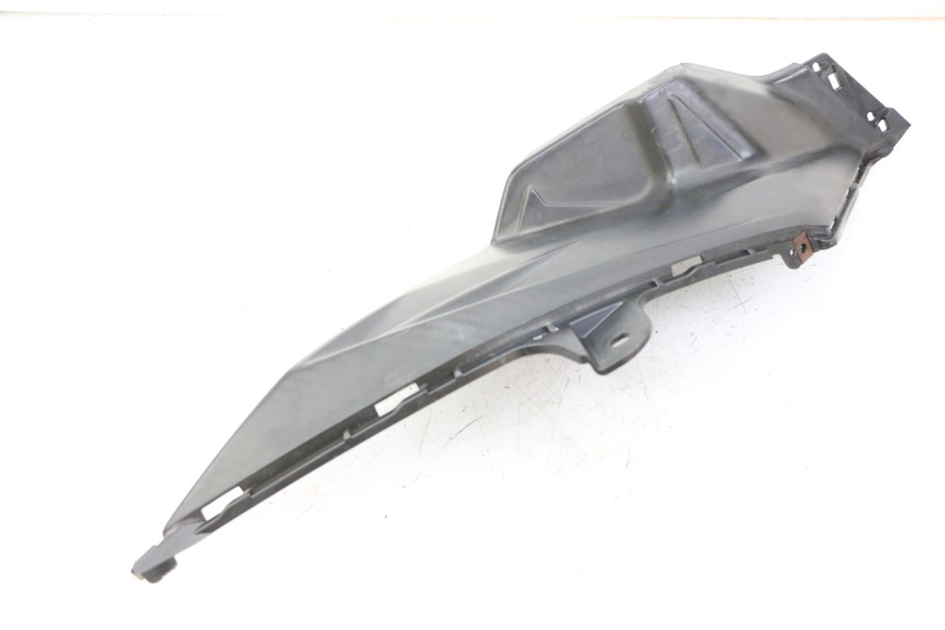 photo de CACHE SOUS SELLE GAUCHE SYM ORBIT III 3 4T 50 (2021 - 2025) - Pièce contrôlée