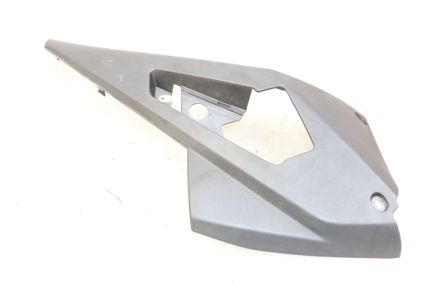 photo de CACHE SOUS SELLE GAUCHE PEUGEOT GEOPOLIS RS 125 (2007 - 2009)