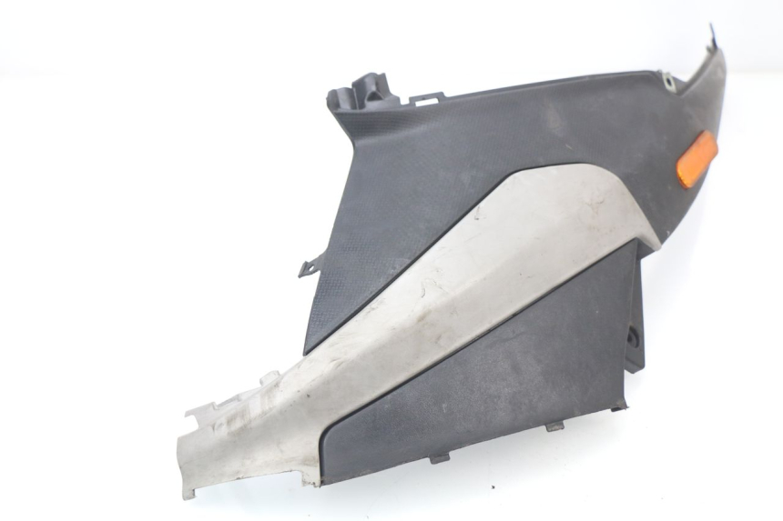 photo de CACHE SOUS SELLE GAUCHE PIAGGIO NRG 50 (2004 - 2017)