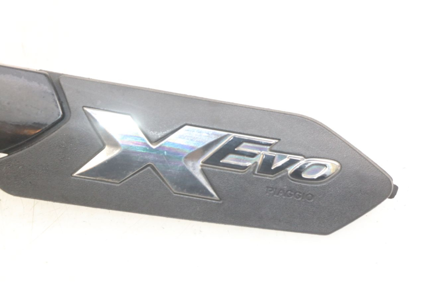 photo de CACHE SOUS SELLE GAUCHE PIAGGIO XEVO - X EVO 125 (2007 - 2016)