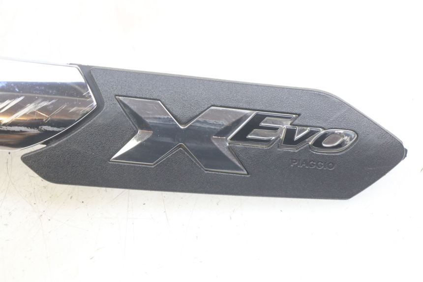 photo de CACHE SOUS SELLE GAUCHE PIAGGIO XEVO - X EVO 125 (2007 - 2016)