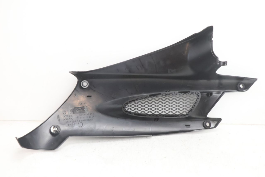 photo de CACHE SOUS SELLE GAUCHE PEUGEOT SPEEDFIGHT 2 AC 50 (2000 - 2009) - Gros plan technique
