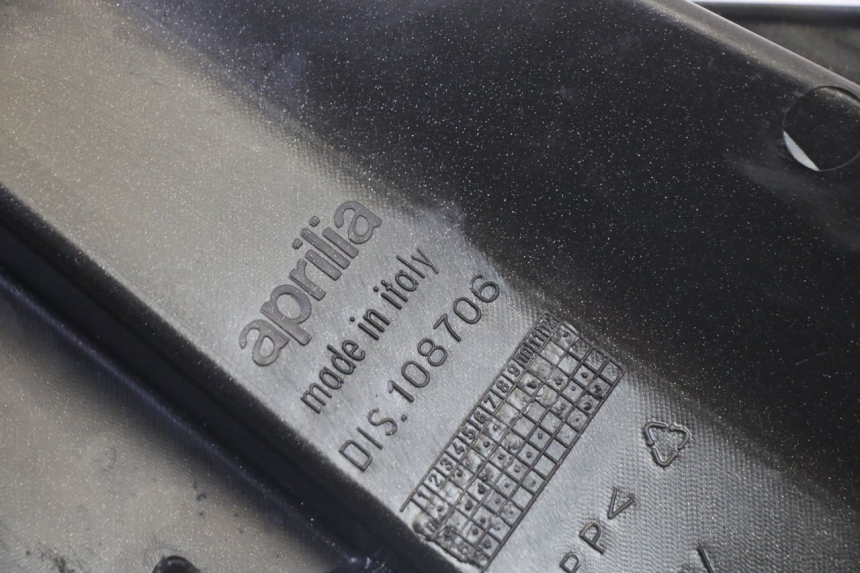 photo de CACHE SOUS SELLE GAUCHE APRILIA SR R 2T LC 50 (2018 - 2021)