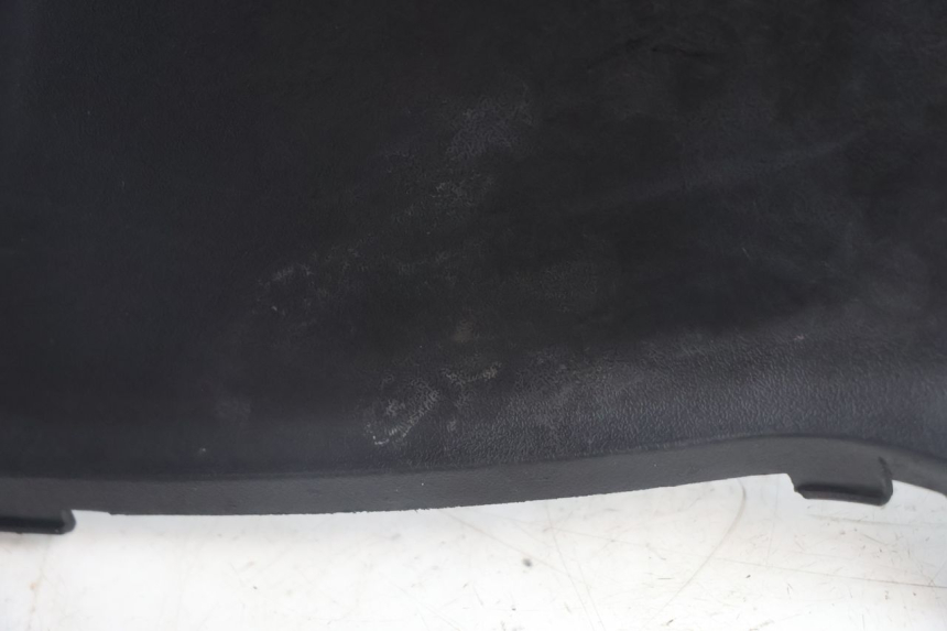 photo de CACHE SOUS SELLE GAUCHE PEUGEOT STREETZONE NAKED 2T 50 (2014 - 2018) - Zoom état d’usage