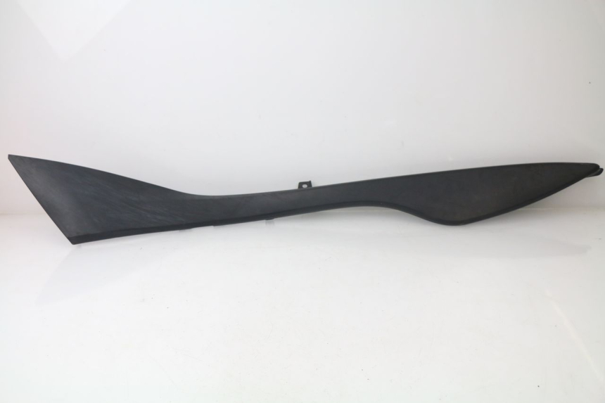 photo de CACHE SOUS SELLE GAUCHE SUZUKI AN BURGMAN 400 (2006 - 2010)