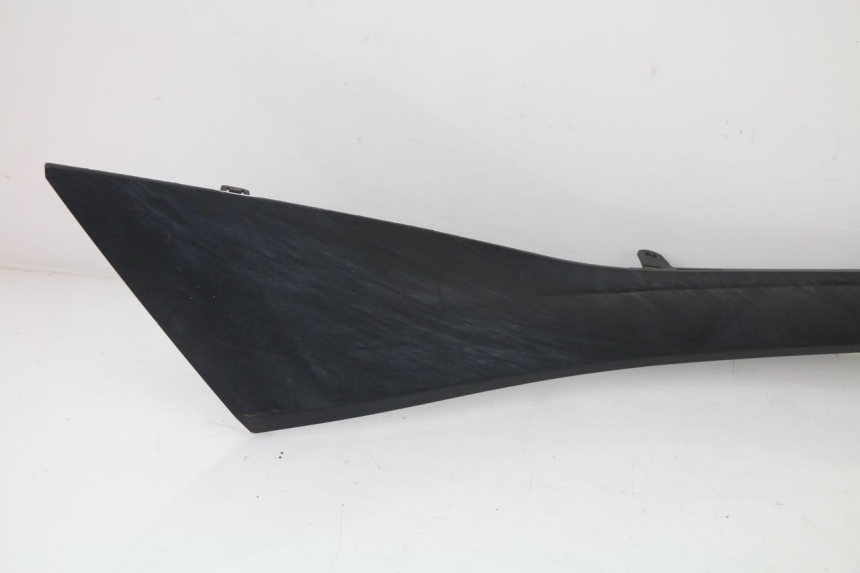 photo de CACHE SOUS SELLE GAUCHE SUZUKI AN BURGMAN 400 (2006 - 2010)