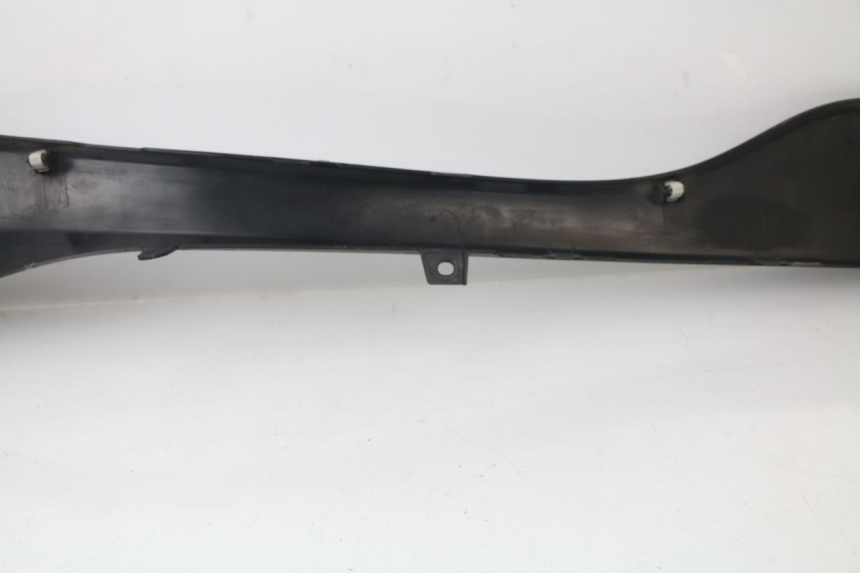 photo de CACHE SOUS SELLE GAUCHE SUZUKI AN BURGMAN 400 (2006 - 2010)