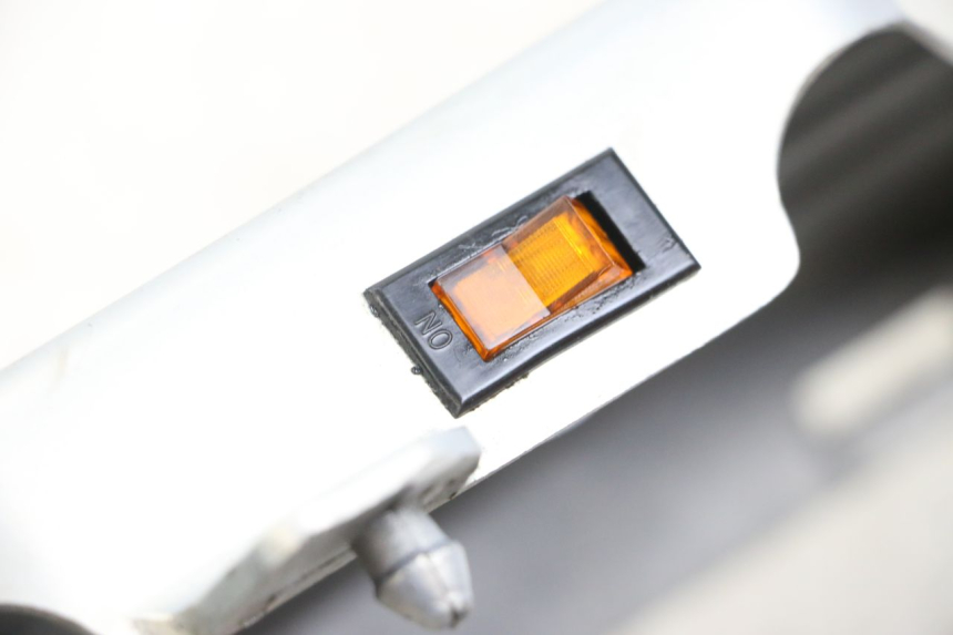 photo de CACHE SOUS SELLE GAUCHE SUZUKI GSX E 250 (1982 - 1983)