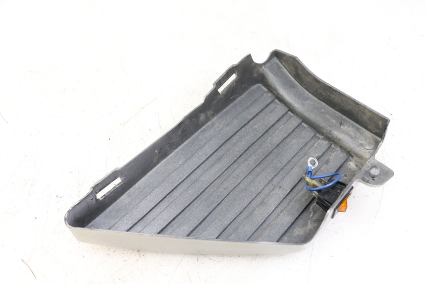 photo de CACHE SOUS SELLE GAUCHE SUZUKI GSX E 250 (1982 - 1983)