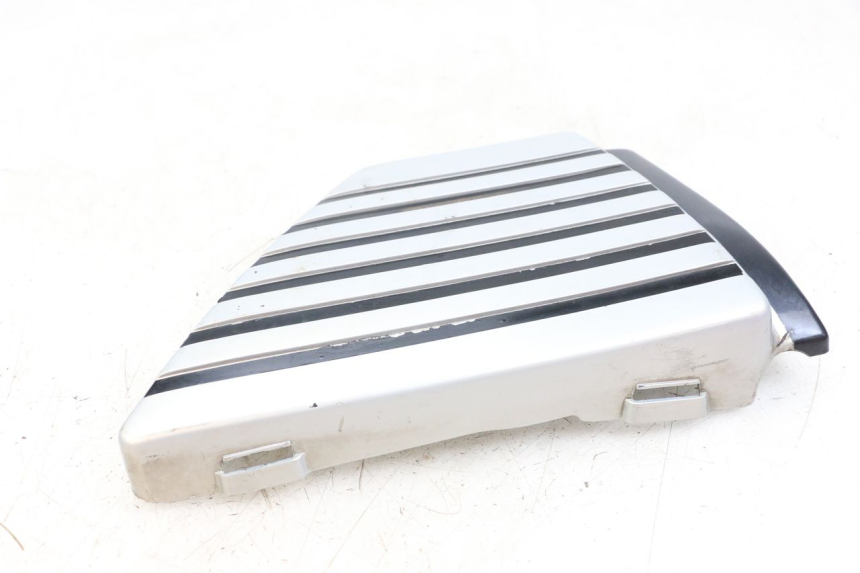photo de CACHE SOUS SELLE GAUCHE SUZUKI GSX E 250 (1982 - 1983)