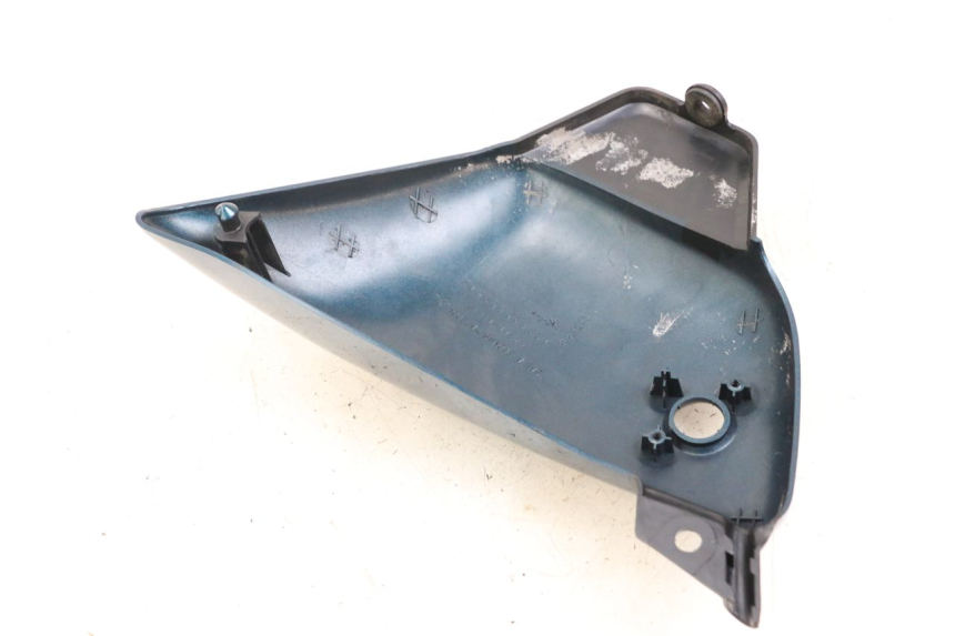 photo de CACHE SOUS SELLE GAUCHE SUZUKI GZ MARAUDER 125 (1998 - 2004)