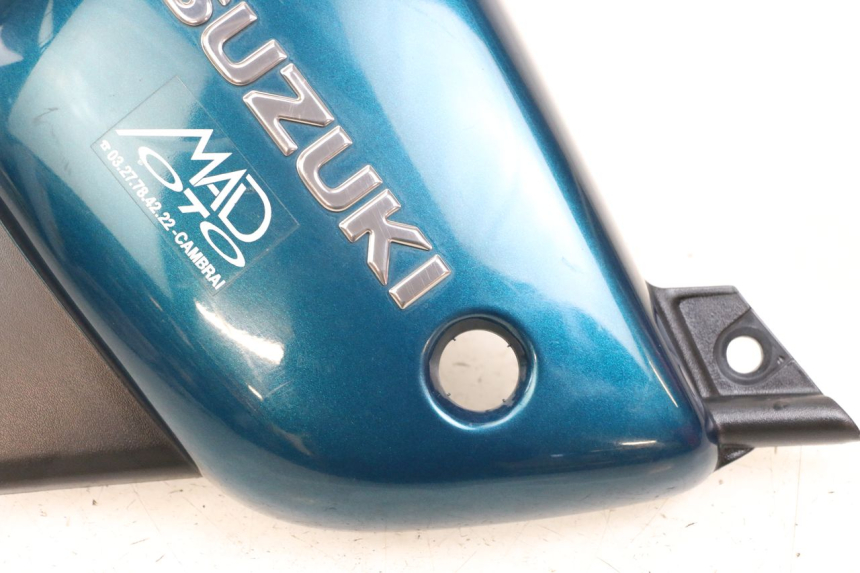 photo de CACHE SOUS SELLE GAUCHE SUZUKI GZ MARAUDER 125 (1998 - 2004)