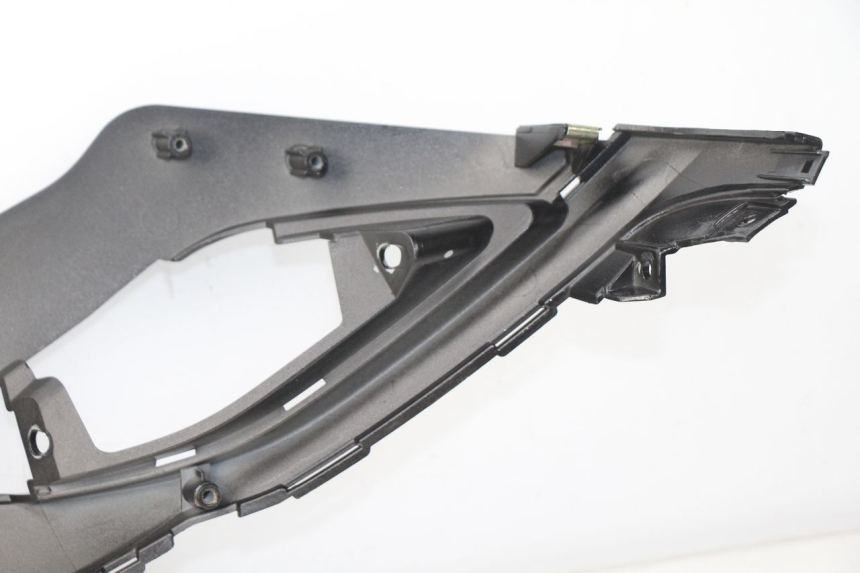 photo de CACHE SOUS SELLE GAUCHE SYM FIDDLE 3 III 125 (2014 - 2020)