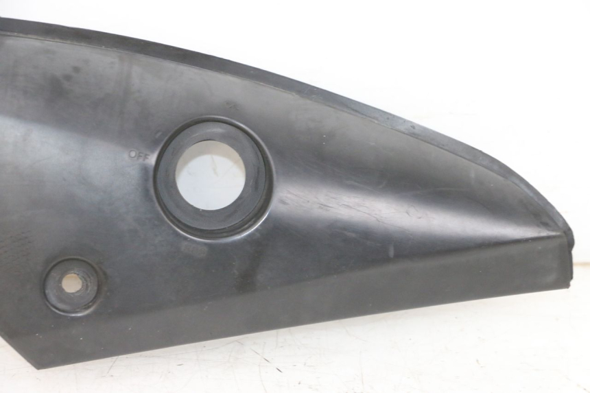 photo de CACHE SOUS SELLE GAUCHE YAMAHA TZR 50 (2008 - 2016) - Points de fixation