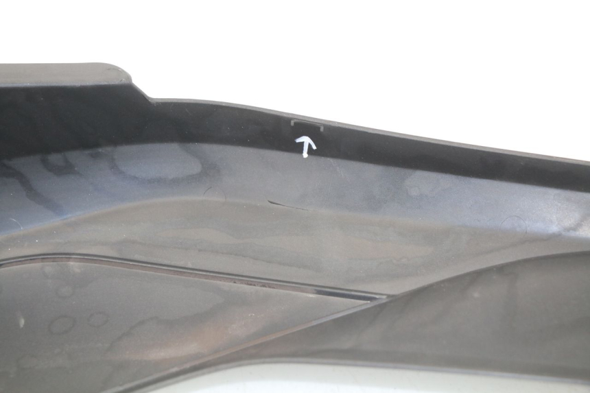 photo de CACHE SOUS SELLE GAUCHE YAMAHA XMAX X-MAX ABS 125 (2014 - 2016) - Détail de la pièce
