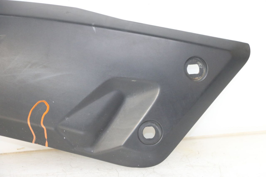 photo de CACHE SOUS SELLE GAUCHE YAMAHA X-MAX XMAX ABS 250 (2010 - 2014)