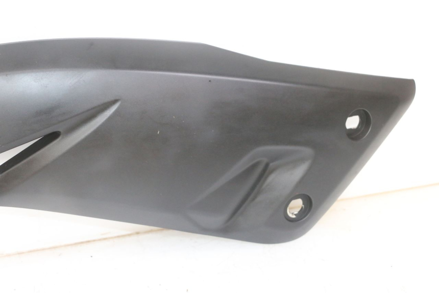 photo de CACHE SOUS SELLE GAUCHE YAMAHA X-MAX XMAX 125 (2010 - 2014)