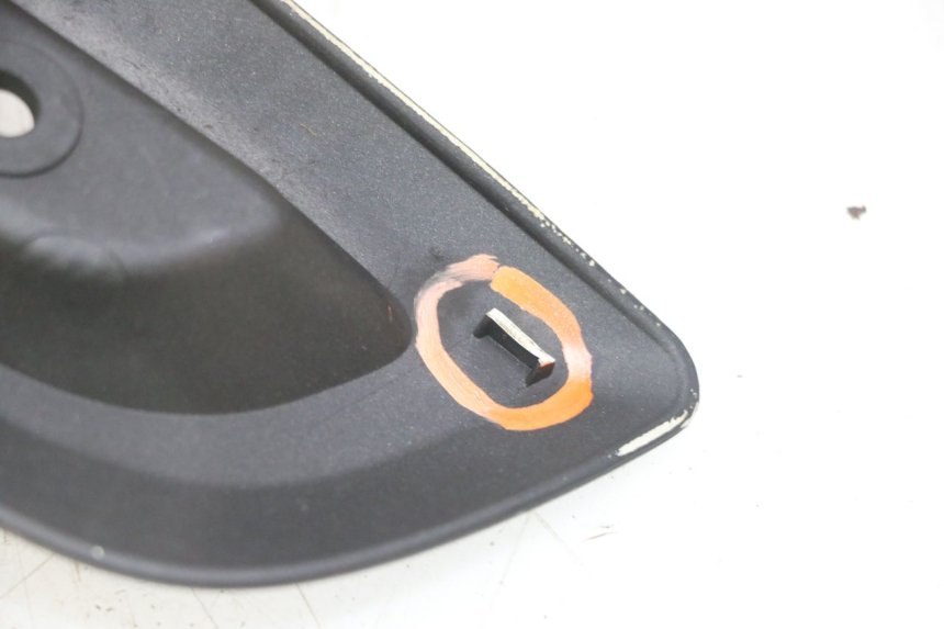 photo de CACHE SOUS SELLE GAUCHE YAMAHA X-MAX XMAX 125 (2010 - 2014)