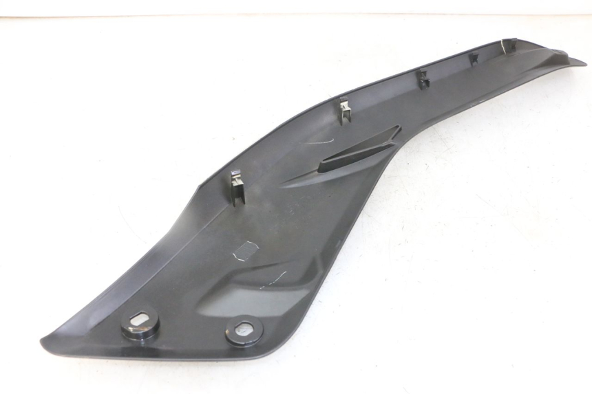 photo de CACHE SOUS SELLE GAUCHE YAMAHA X-MAX XMAX 125 (2010 - 2014)