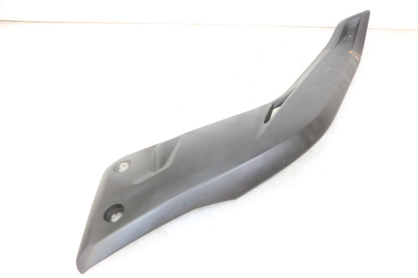 photo de CACHE SOUS SELLE GAUCHE YAMAHA X-MAX XMAX 125 (2010 - 2014)