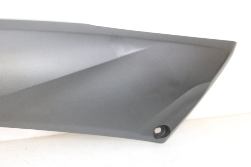 photo de CACHE SOUS SELLE GAUCHE YAMAHA XMAX X-MAX 125 (2021 - 2025) - Focus structure