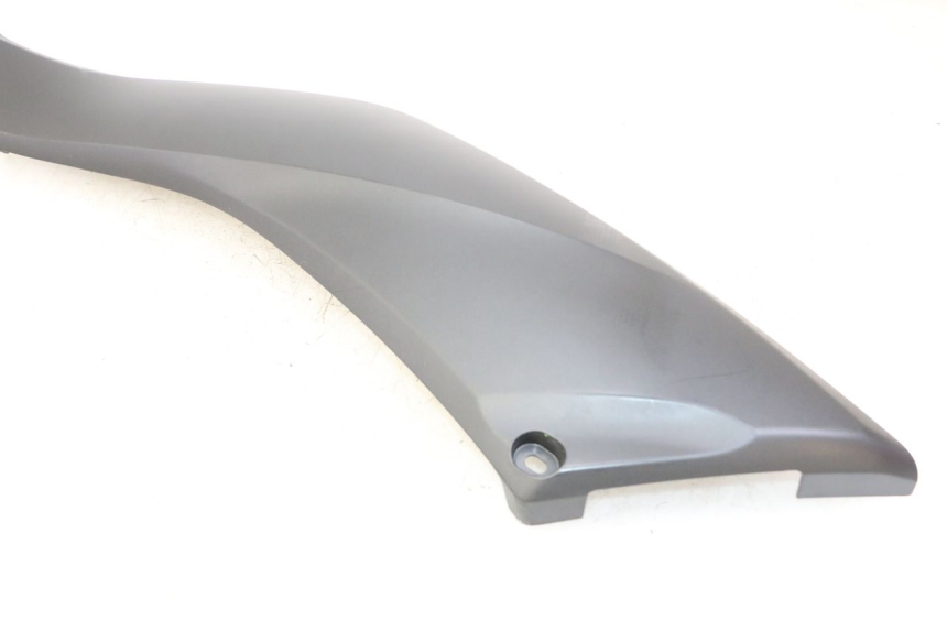 photo de CACHE SOUS SELLE GAUCHE YAMAHA XMAX X-MAX 125 (2021 - 2025)