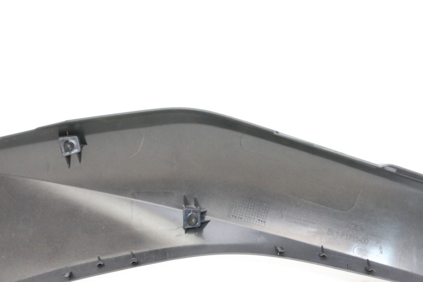 photo de CACHE SOUS SELLE GAUCHE YAMAHA XMAX X-MAX 125 (2021 - 2025)