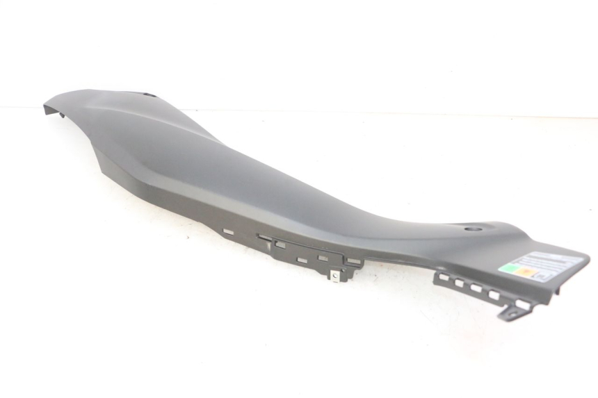 photo de CACHE SOUS SELLE GAUCHE YAMAHA XMAX X-MAX 125 (2021 - 2025)