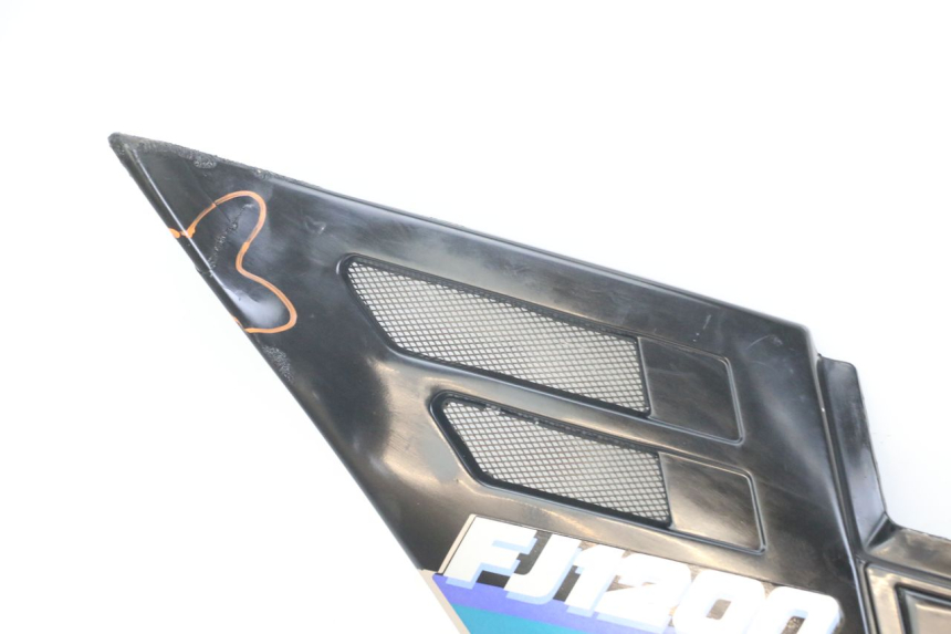 photo de CACHE SOUS SELLE GAUCHE YAMAHA FJ 3CX 1200 (1986 - 1996)