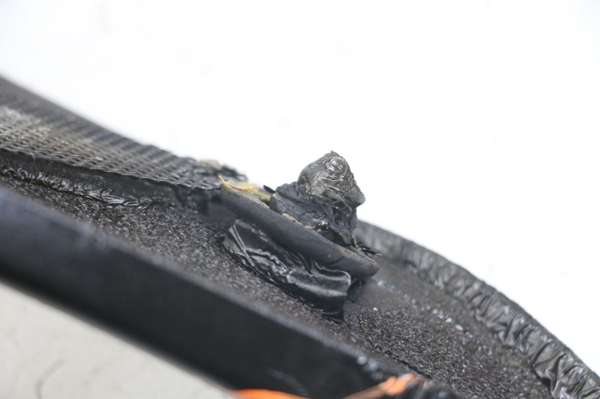photo de CACHE SOUS SELLE GAUCHE YAMAHA FJ 3CX 1200 (1986 - 1996)