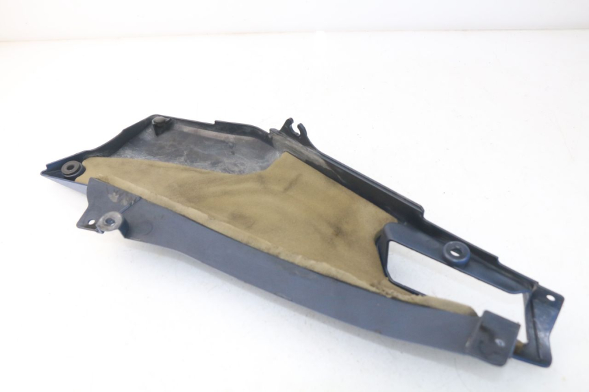 photo de CACHE SOUS SELLE GAUCHE YAMAHA FJR ABS 1300 (2006 - 2012)