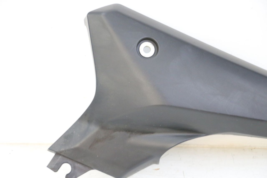 photo de CACHE SOUS SELLE GAUCHE YAMAHA XJ6 600 (2008 - 2016)