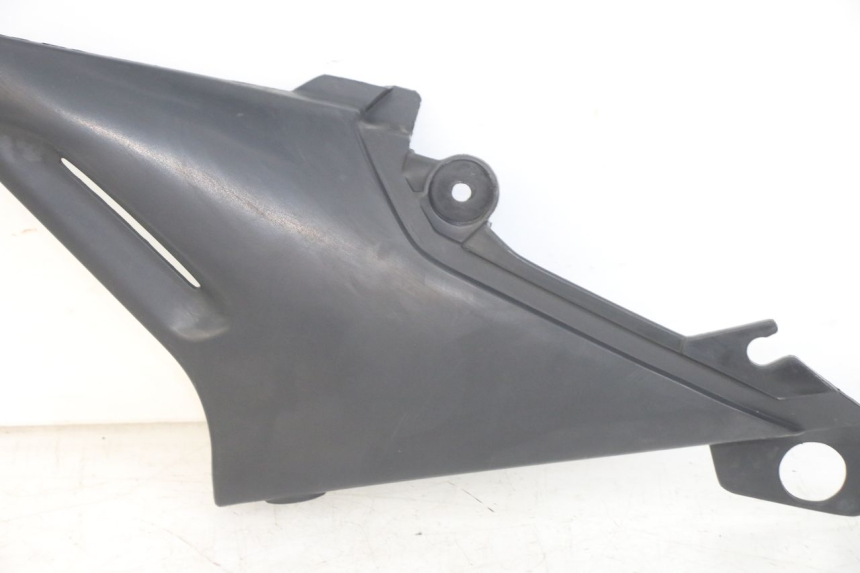 photo de CACHE SOUS SELLE GAUCHE YAMAHA XJN DIVERSION 600 (2000 - 2003)