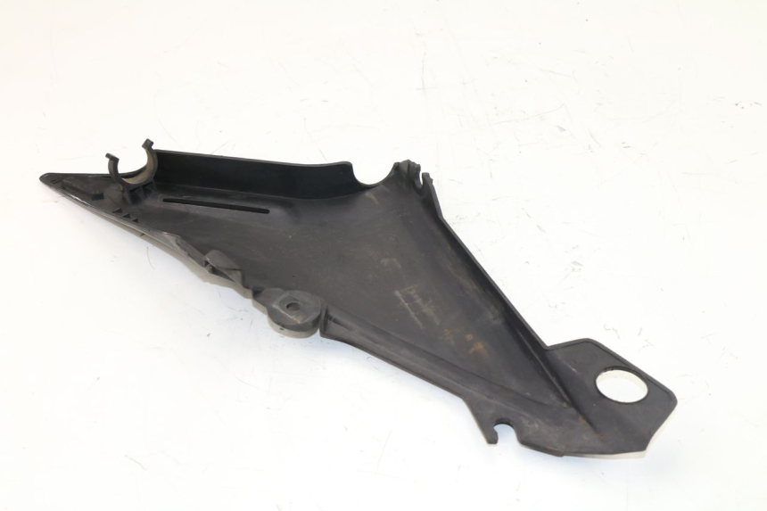 photo de CACHE SOUS SELLE GAUCHE YAMAHA XJN DIVERSION 600 (2000 - 2003)