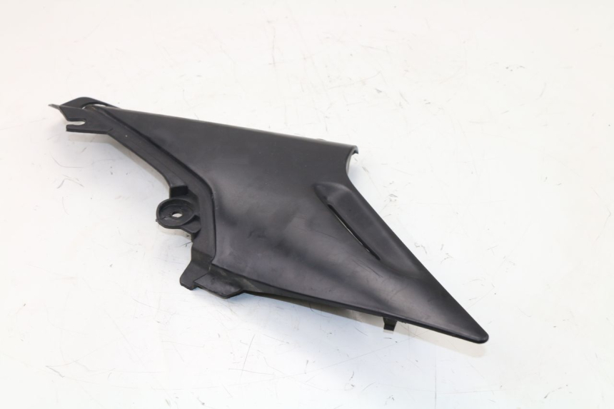 photo de CACHE SOUS SELLE GAUCHE YAMAHA XJN DIVERSION 600 (2000 - 2003)
