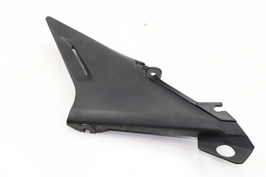 photo de CACHE SOUS SELLE GAUCHE YAMAHA XJS DIVERSION 600 (2000 - 2003)