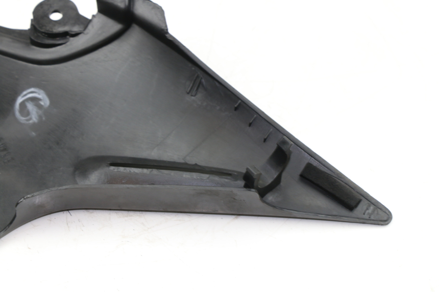 photo de CACHE SOUS SELLE GAUCHE YAMAHA XJS DIVERSION 600 (2000 - 2003)