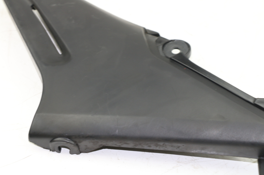 photo de CACHE SOUS SELLE GAUCHE YAMAHA XJS DIVERSION 600 (2000 - 2003)
