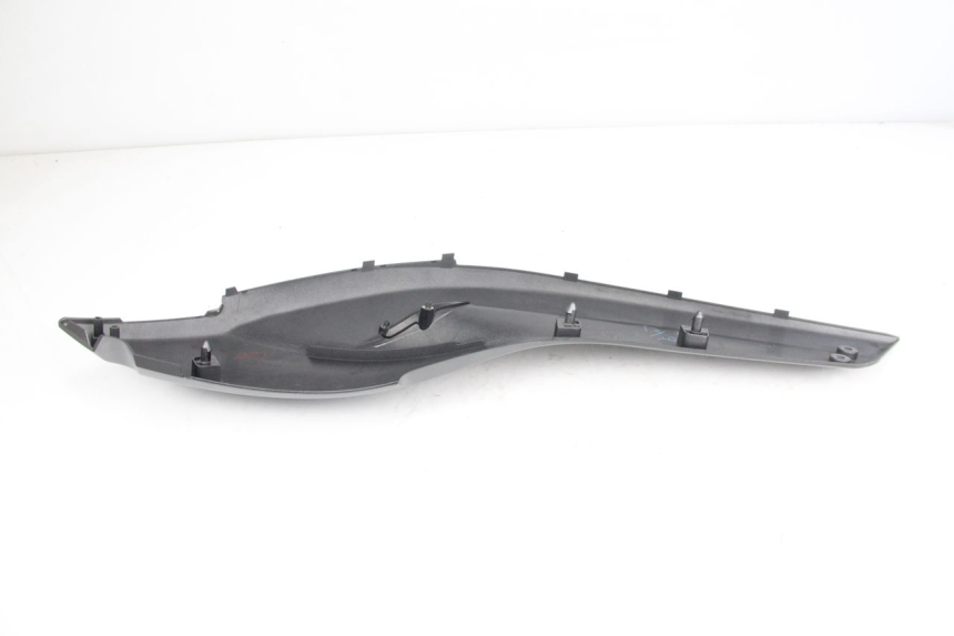 photo de CACHE SOUS SELLE GAUCHE YAMAHA XP T-MAX TMAX 500 (2008 - 2012)